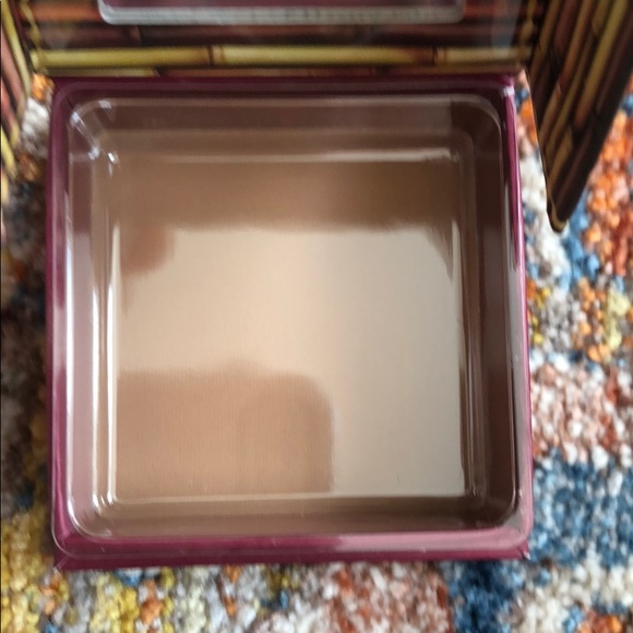 NIB Benefit ‘Hoola’ bronzer - Picture 4 of 4